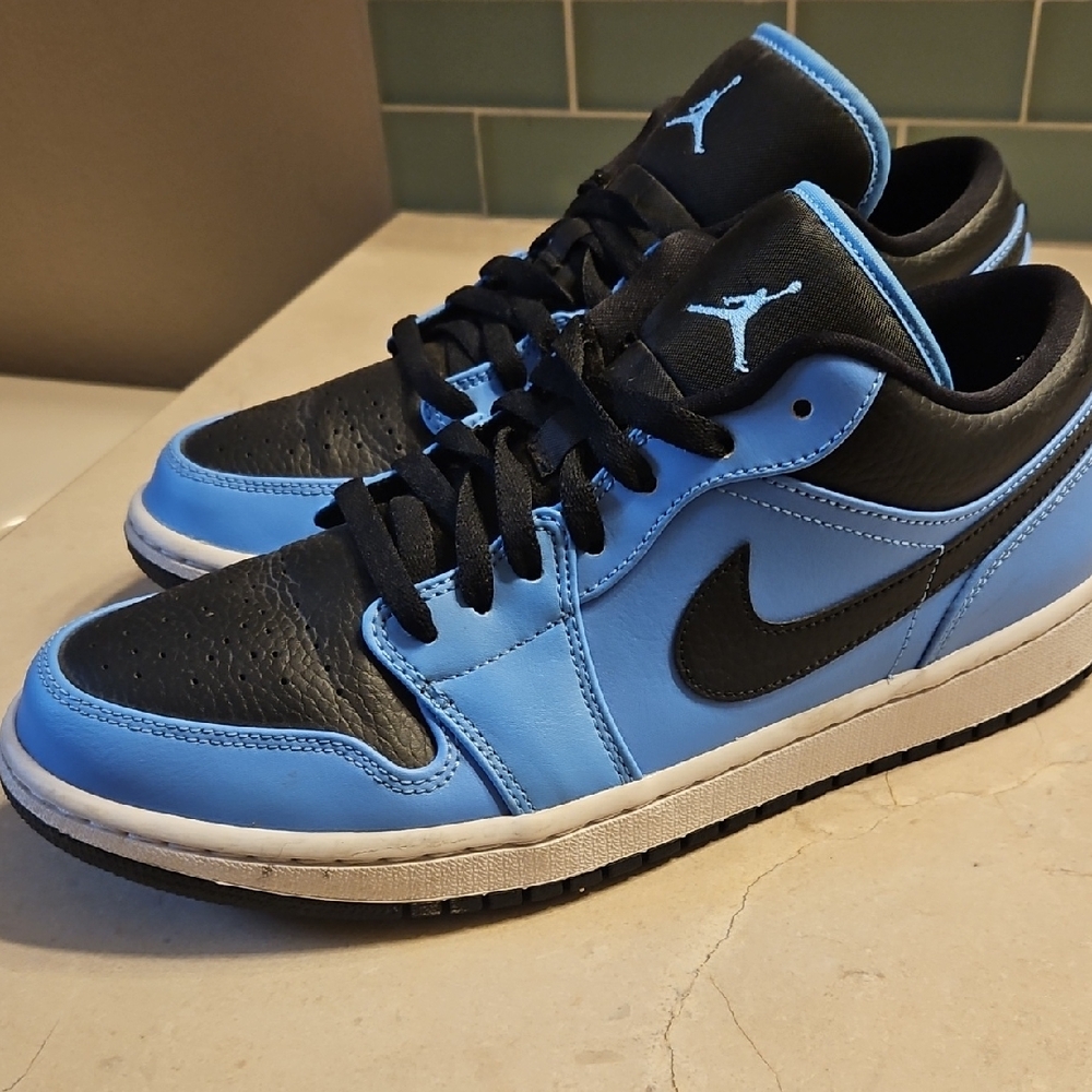 Jordan Low Top Sneakers - Black & Light Blue